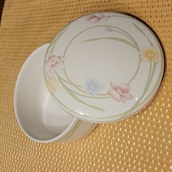 Sango #3776 Mountain Flower Porcelain Bowl w/Lid - Picture 2 of 7